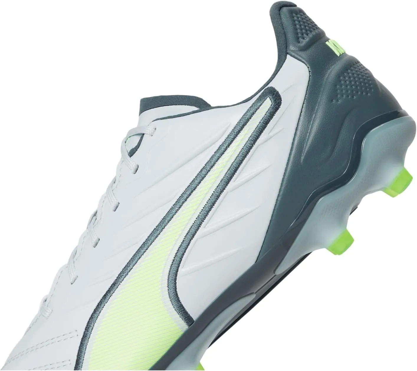 PUMA Women's King Pro Firm, Artificial Ground Soccer Cleats Sneaker