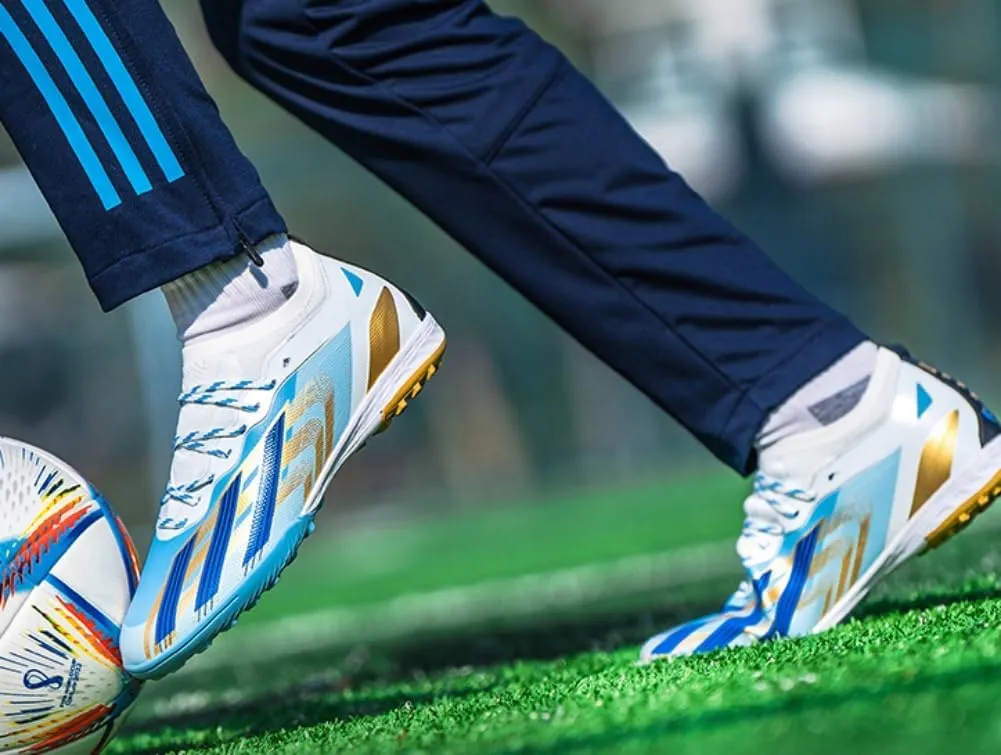 Soccer Cleats for Mens Womens Soccer Cleats Professional Low-Top Athletic Football Shoes AG FG TF Wide Training Sneaker Outdoor Students Grass Training Shoes Wide Training Sneaker