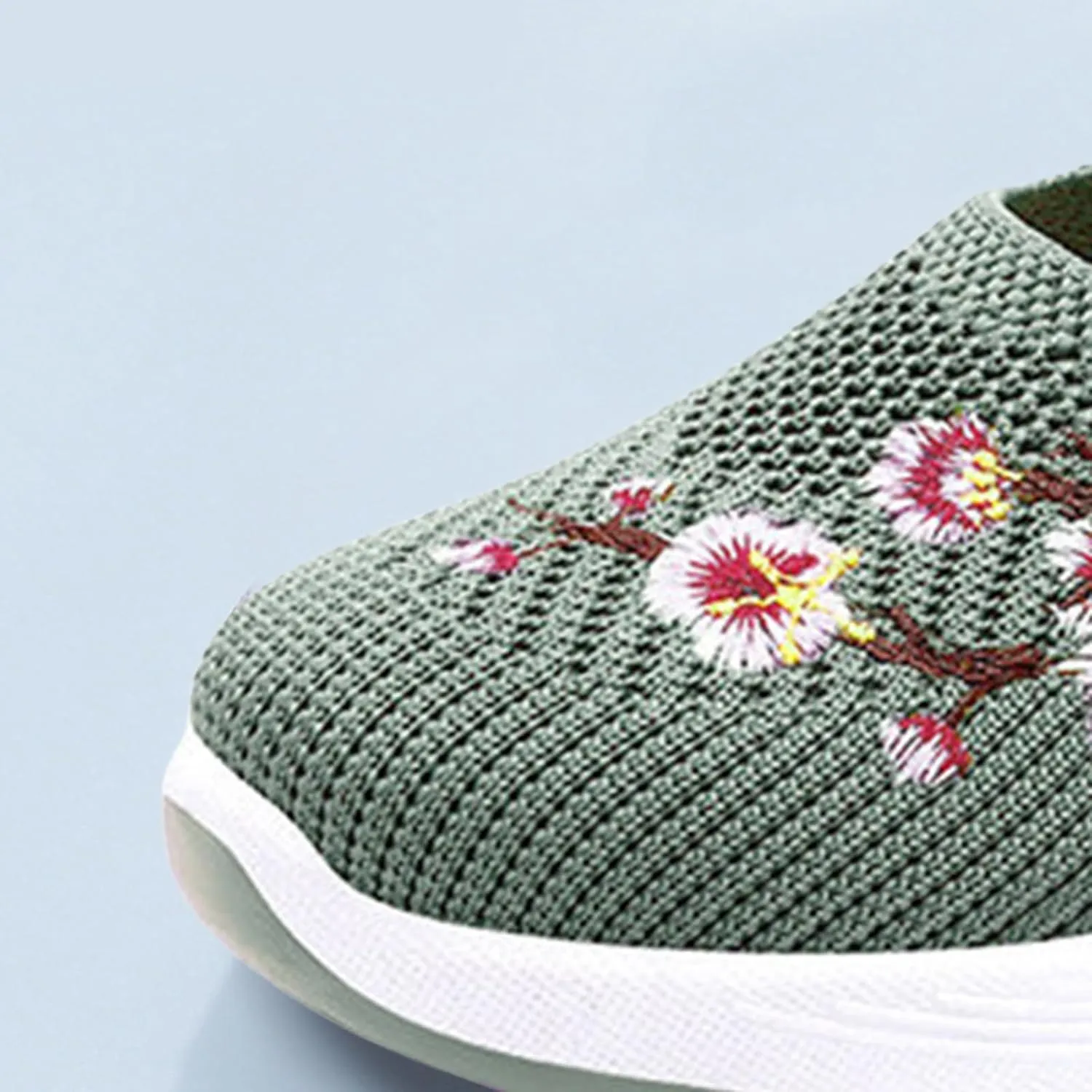 Women's Flats Shoes National Style Embroidered Flower Slip On Mesh Breathable Casual Loafers Comfortable Soft Woman Shoes Casual Heel with Arch Support